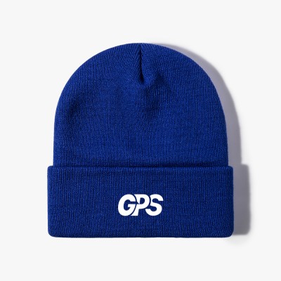 The knitted hat made of acrylic is fashionable and warm, suitable for everyone