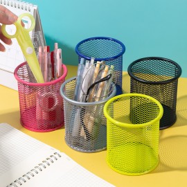 The wrought iron storage pen holder can store small items. It is suitable for a variety of occasions and is easy to carry without taking up space