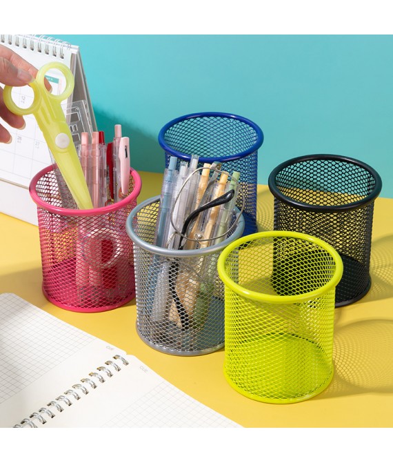 The wrought iron storage pen holder can store small items. It is suitable for a variety of occasions and is easy to carry without taking up space